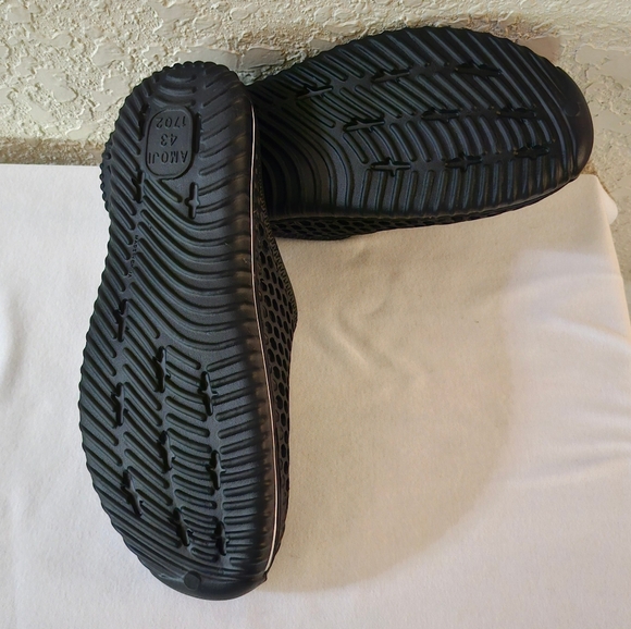 Amoji Unisex Clogs - Picture 3 of 7